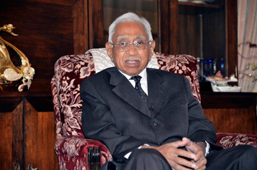 专访:中国共产党时刻以人民利益为重——访马达加斯加前总理拉齐拉胡纳纳