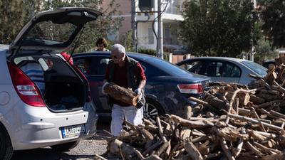 希腊：领取免费木柴