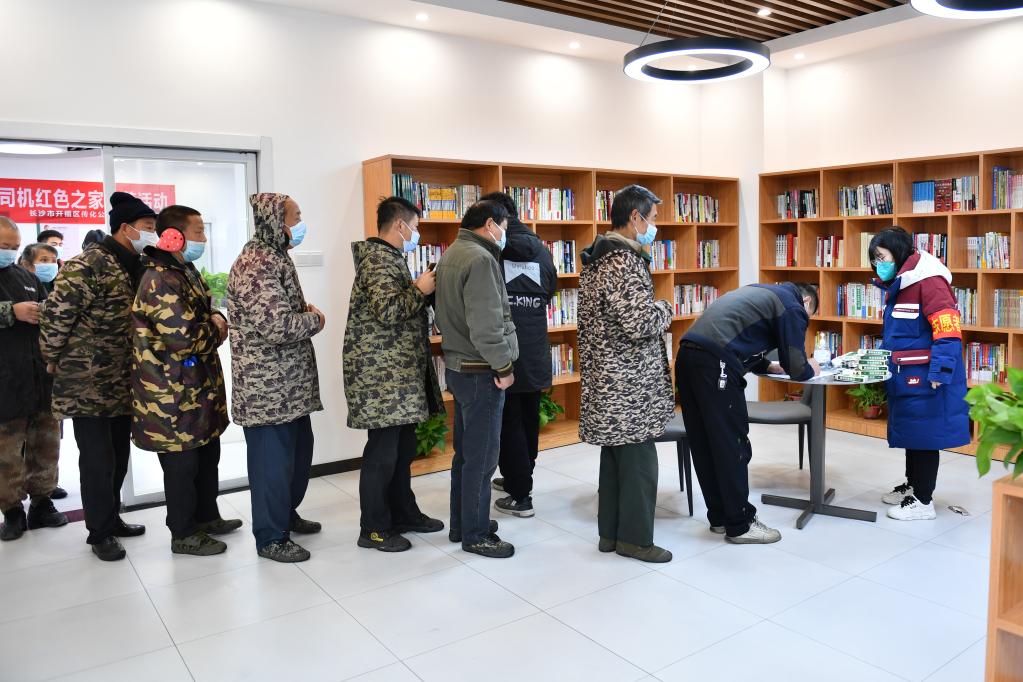 新华全媒+丨长沙：&ldquo;共享药箱&rdquo;为外卖骑手、快递员等群体保驾护航