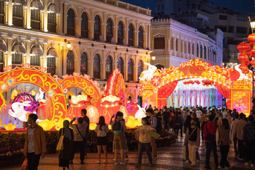 澳门贺岁灯饰&ldquo;吉祥金兔贺新禧&rdquo;点亮迎客