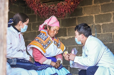 见医见药见干部&mdash;&mdash;贵州农村防疫一线见闻