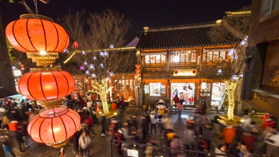 江苏南京：秦淮灯会点亮“夜经济”