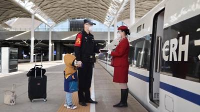 高铁站台上的一碗汤圆