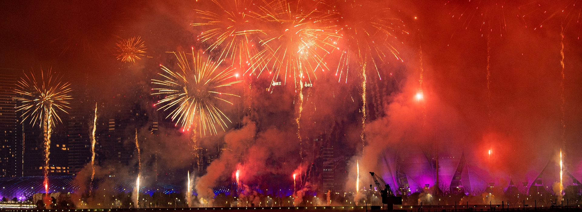 杭州：绚烂烟花庆元宵