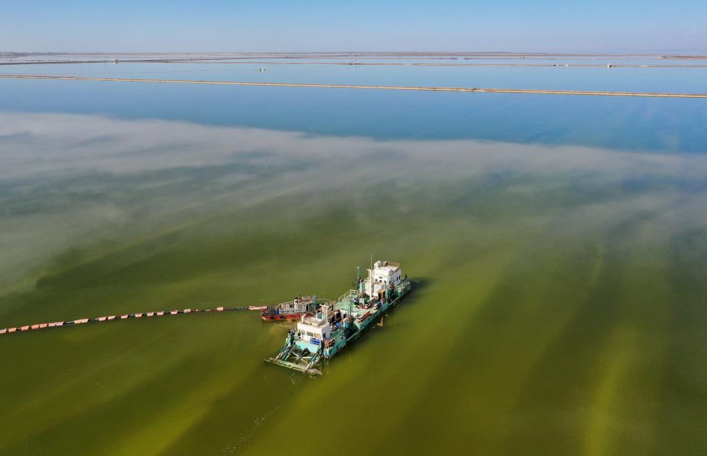 劳动创造幸福 | 盐湖船长贺连福