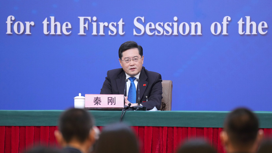 外交部长秦刚就中国外交政策和对外关系回答中外记者提问