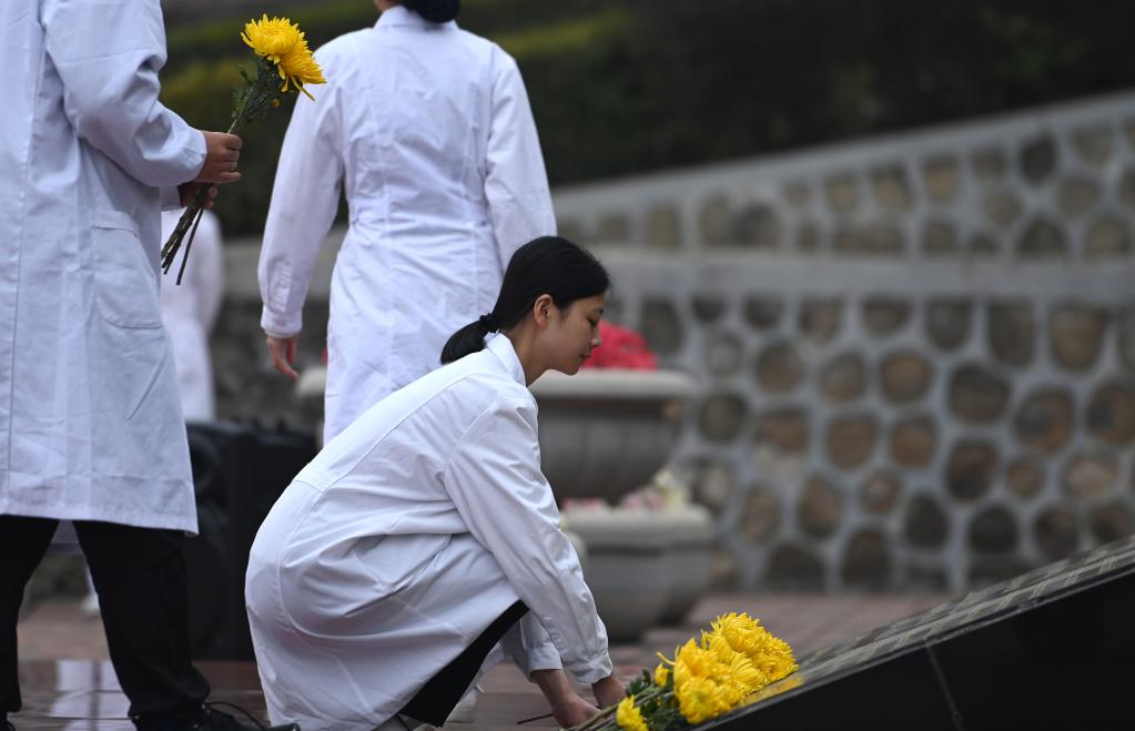 致敬&ldquo;生命的礼物&rdquo; 缅怀遗体捐献者