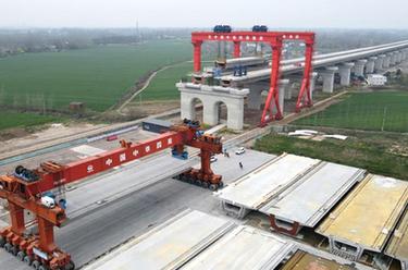 不负好春光 铁路建设忙