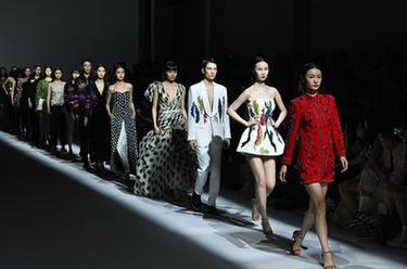 新华全媒+丨消博会时装周助力海南自贸港打造全球消费时尚引领地