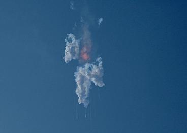 美太空探索技术公司&ldquo;星舟&rdquo;火箭发射升空后爆炸