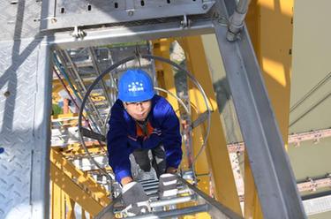 &ldquo;穿越&rdquo;劳动一线看奋斗丨&ldquo;云端工位&rdquo;：助天堑变通途