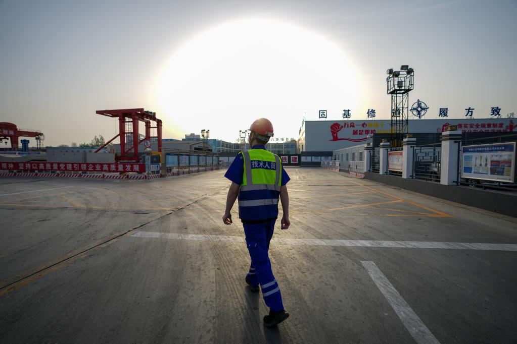 萤火&middot;青春丨&ldquo;95后&rdquo;小伙儿黄鲁：我在地下当机长