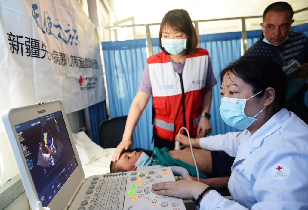 关爱先心病患儿：&ldquo;天使之旅&rdquo;筛查救助行动走进新疆和田
