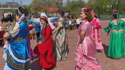 “我们都是一家人”——一个新疆多民族聚居社区的暖心事