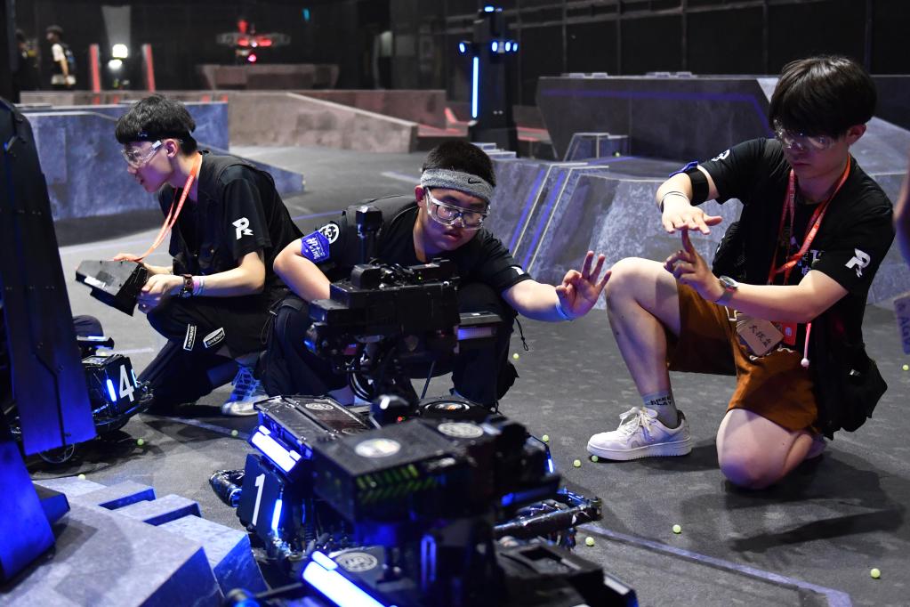 新华全媒+丨科技感满满！千名&ldquo;机甲大师&rdquo;&ldquo;战长沙&rdquo;