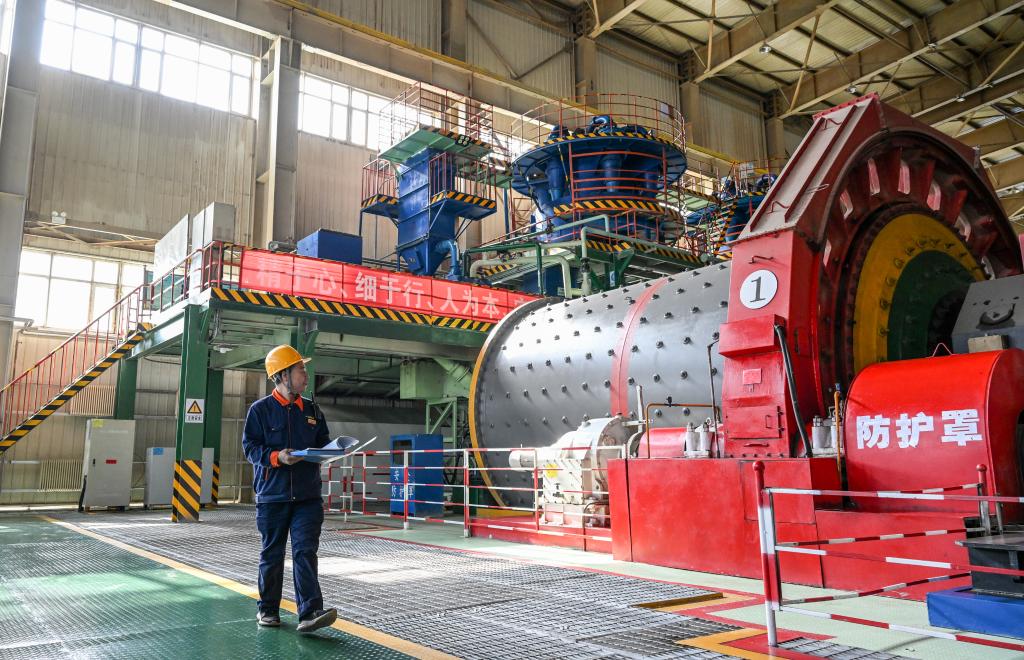 内蒙古苏尼特右旗:冶金企业生产忙