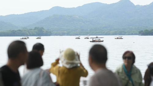 新华时评：做好人文经济的“暖文章”