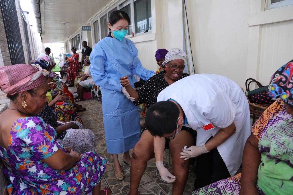 中國醫療隊幫助赤道幾內亞提高疾病防治能力