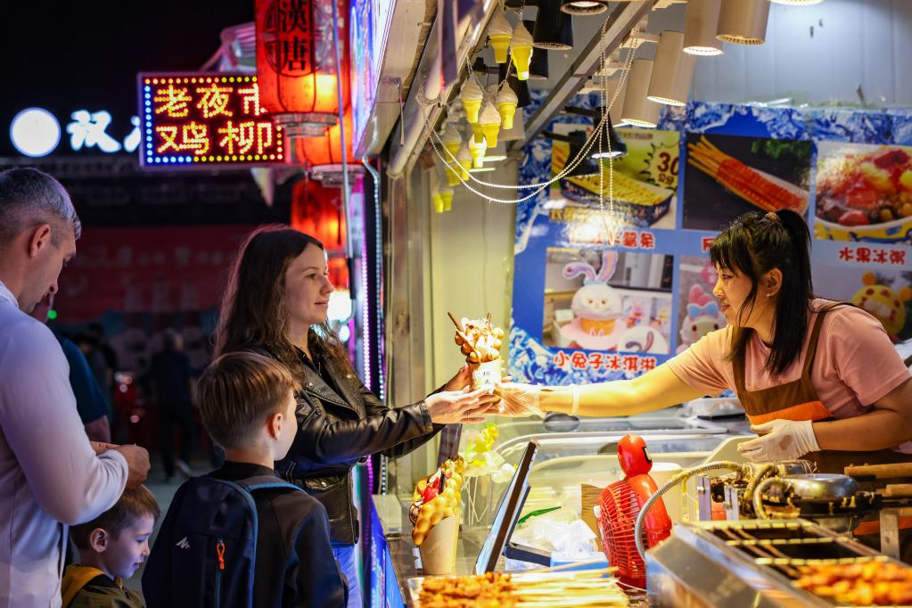 消费火 人气旺&mdash;&mdash;中俄边境小城盛夏新气象