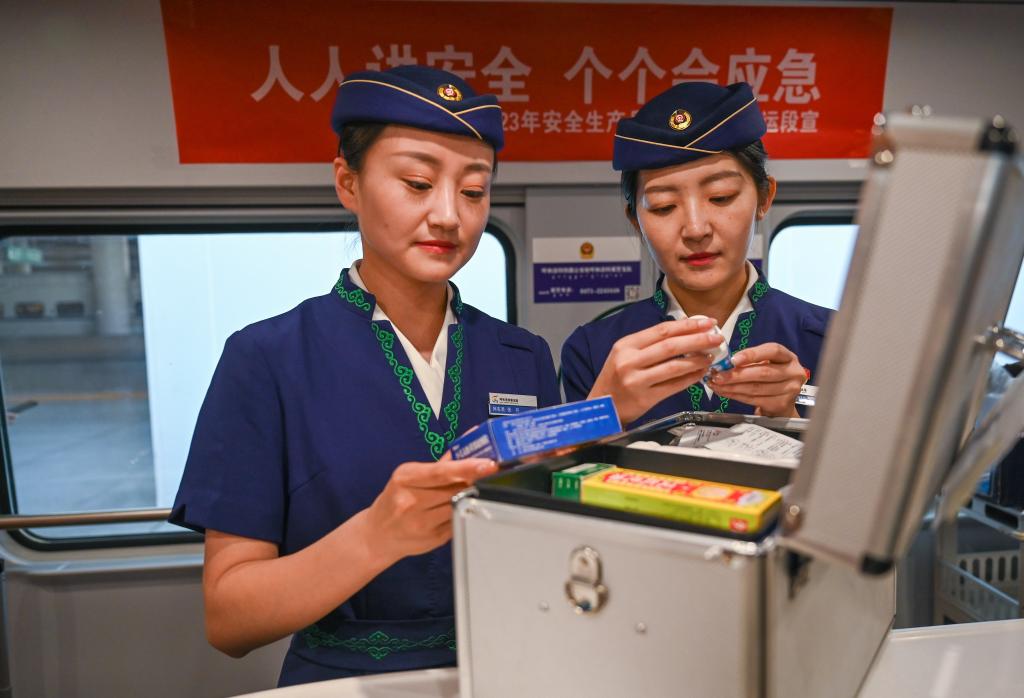 草原&ldquo;动姐&rdquo;迎暑运