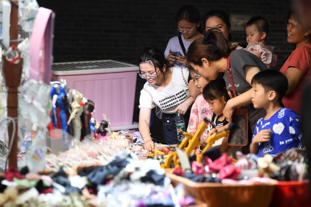 广西南宁：暑期催热&ldquo;夜经济&rdquo;