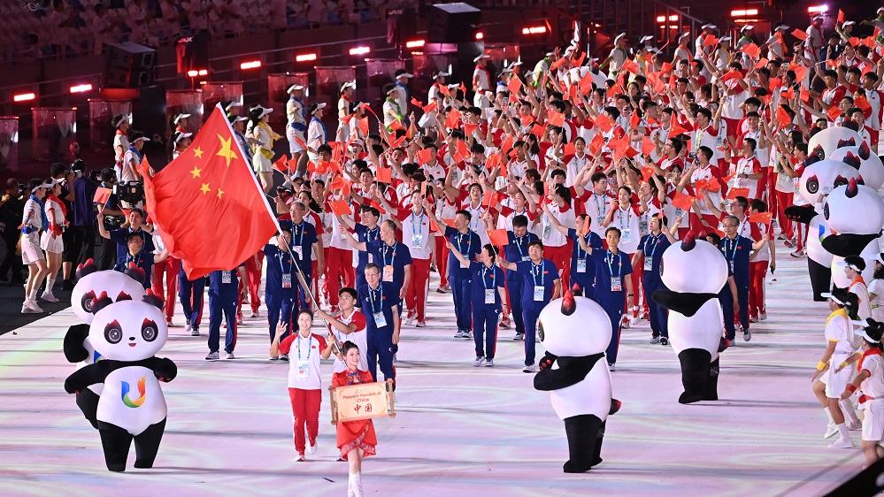 中国大学生体育代表团入场