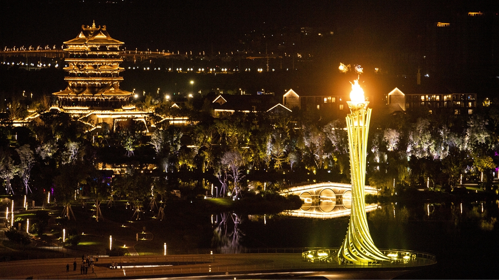 大运圣火成功点燃