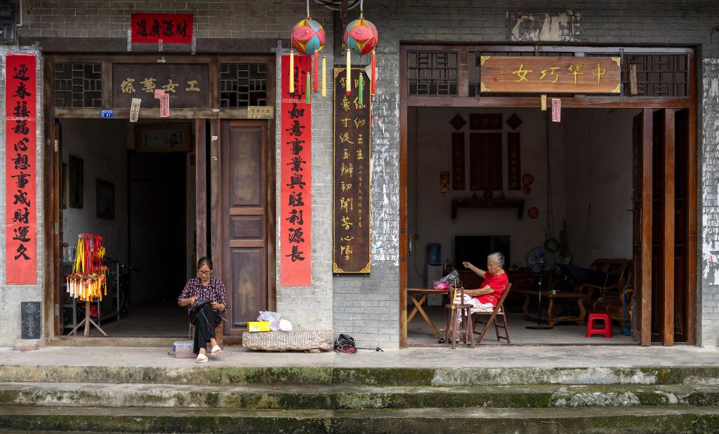 国道之行 从雪山奔向大海丨走进&ldquo;中国绣球之乡&rdquo;