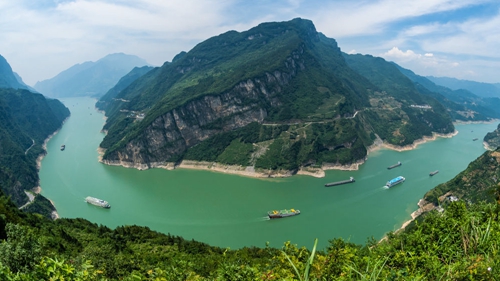 大江焕新颜——人文经济学视野下的长江经济带高质量发展观察