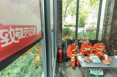 重庆：&ldquo;劳动者港湾&rdquo;让户外劳动者享清凉