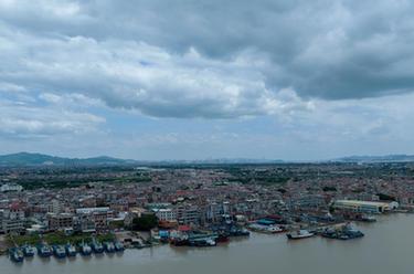 福建：渔船进港人上岸 全力防抗台风&ldquo;苏拉&rdquo;