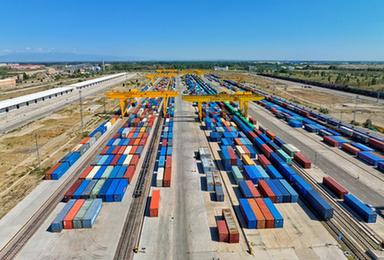 新疆霍尔果斯铁路口岸中欧班列跑出&ldquo;加速度&rdquo;