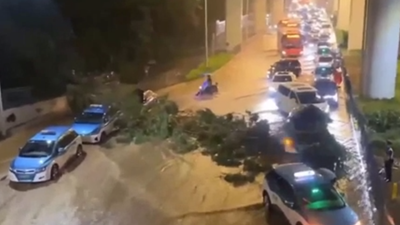 深圳普降极端特大暴雨 紧急安置受困人员