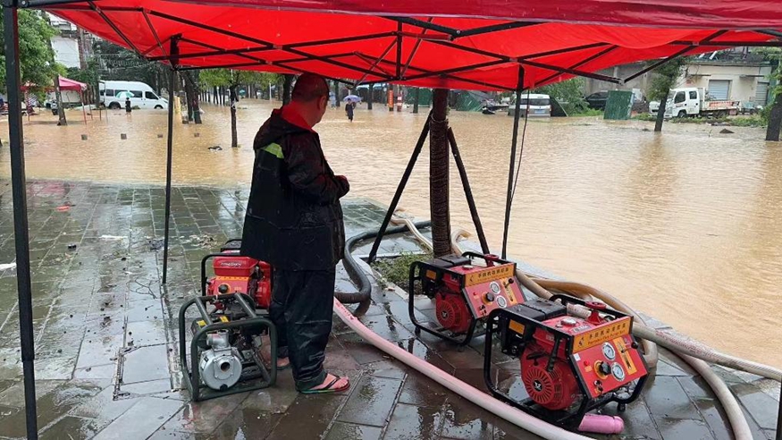 福州暴雨集中区受灾村的防汛抢险48小时