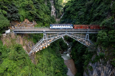 百年中越米轨铁路人字桥迎来系统&ldquo;体检&rdquo;