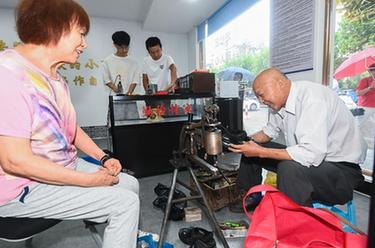 &ldquo;小修小补&rdquo;入驻社区便民小店 社区百姓享受便捷服务