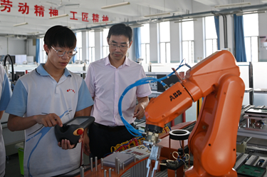 扎根职业教育里的&ldquo;摘金&rdquo;教练