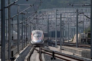 图片故事丨&ldquo;动车医生&rdquo;高春成