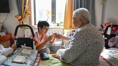 “15分钟居家养老服务圈”圈出银发“夕阳红”