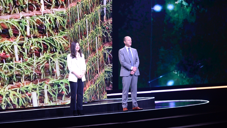 阿里巴巴集团公共事务总裁闻佳和联合国国际贸易中心高级贸易促进顾问罗伯·科尔曼