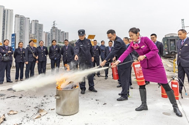 重庆铁路部门开展消防应急演练