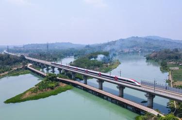 年终报道&middot;镜观2023丨雅万高铁飞驰爪哇岛