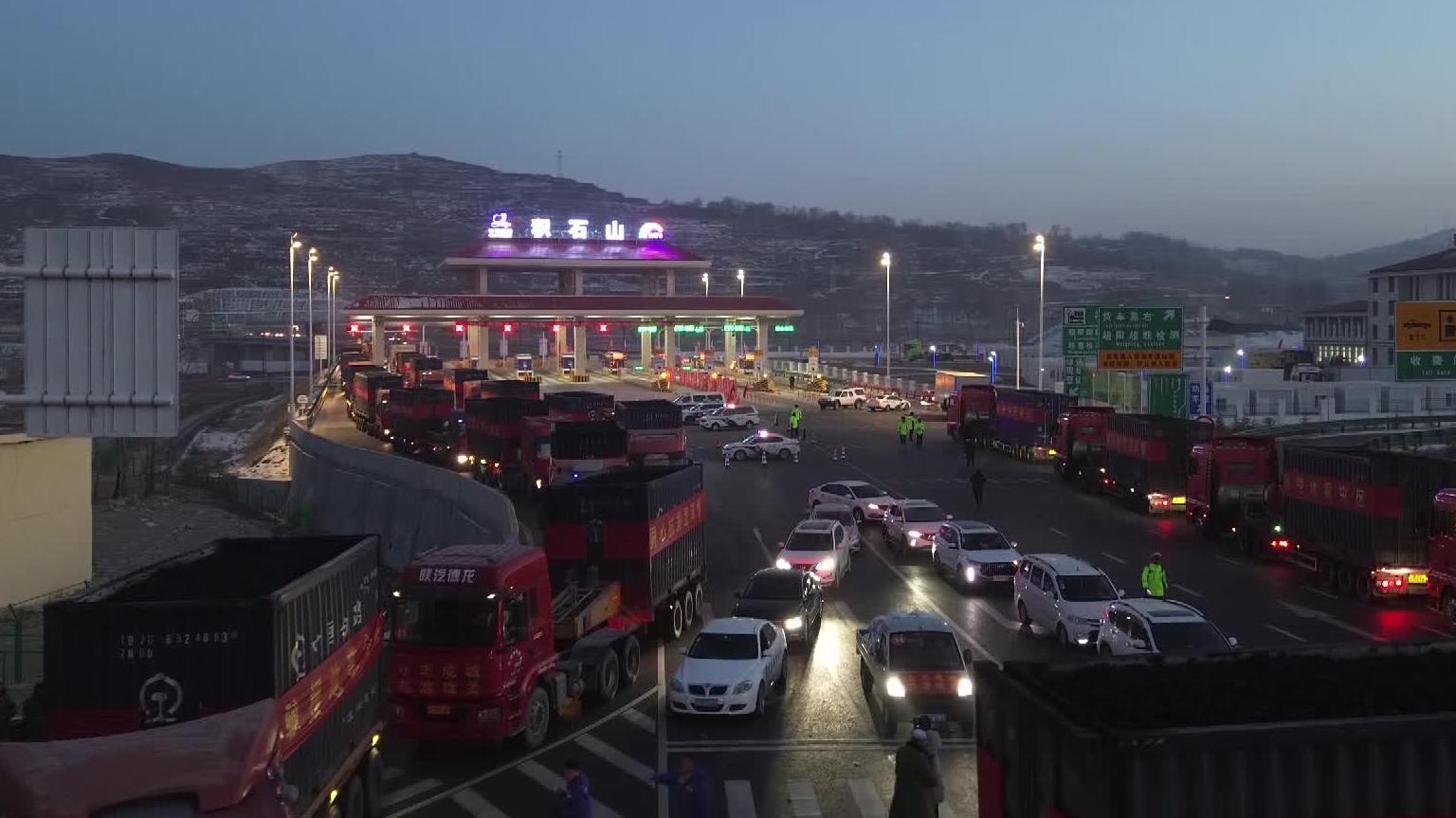 温暖 沿着铁轨奔驰而来