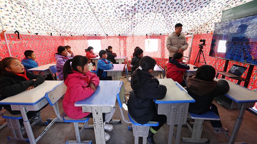 灾区学校开启直播课堂