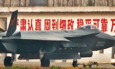 网友拍歼20内置弹舱 载弹量成热议话题