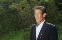 跪着种树的拓荒者李志远