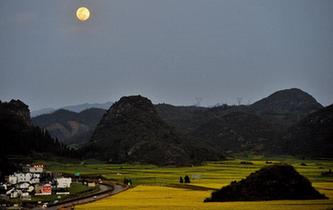 &ldquo;超级月亮&rdquo;遇佳节 元宵满月更&ldquo;圆满&rdquo;