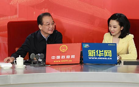 温家宝总理与新华网网友在线交流