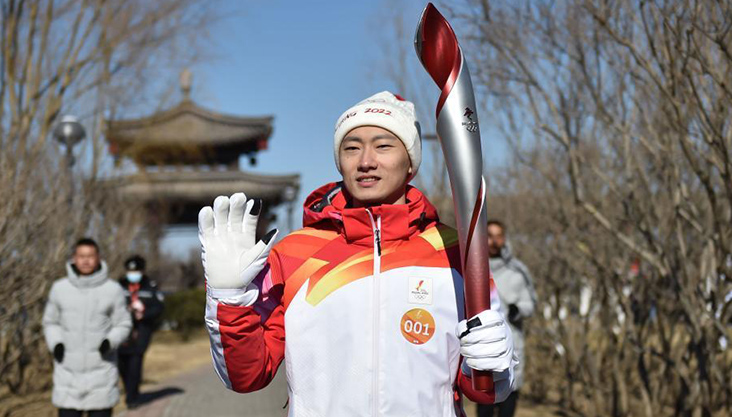 北京冬奥会火炬在大运河森林公园传递