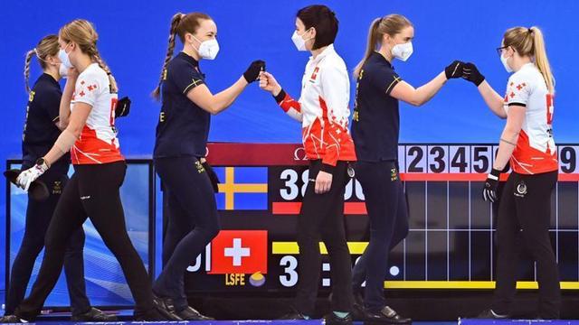 冰壶女子铜牌赛：瑞典队对阵瑞士队